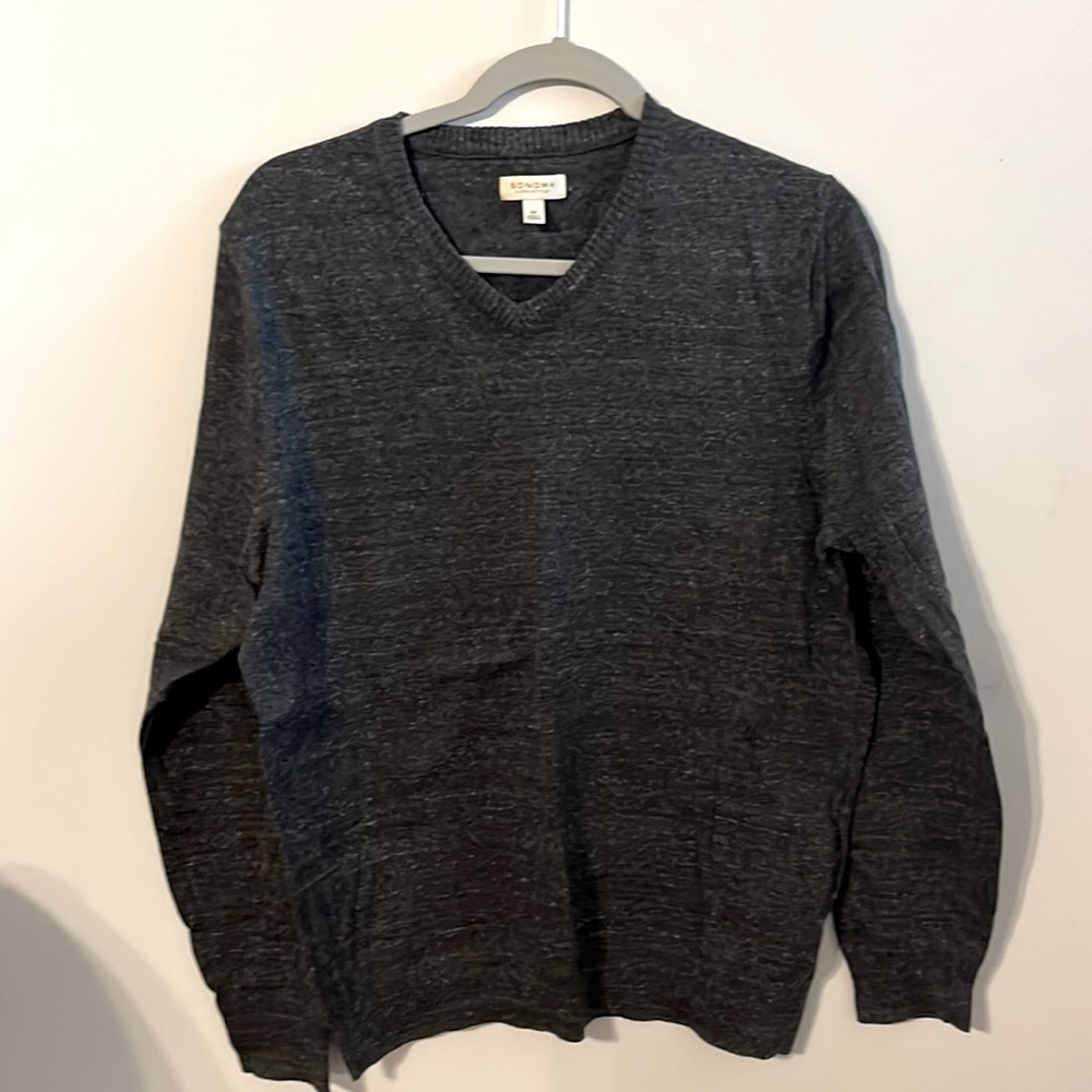 Men’s light weight sweater.